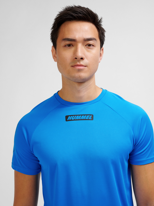 hmlTE TOPAZ T-SHIRT, INDIGO BUNTING, model