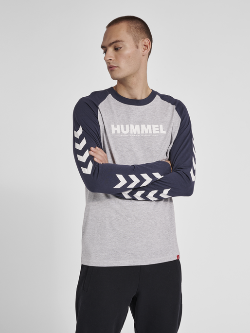 hmlLEGACY BLOCKED T-SHIRT L/S, GREY MELANGE/BLUE NIGHTS, model