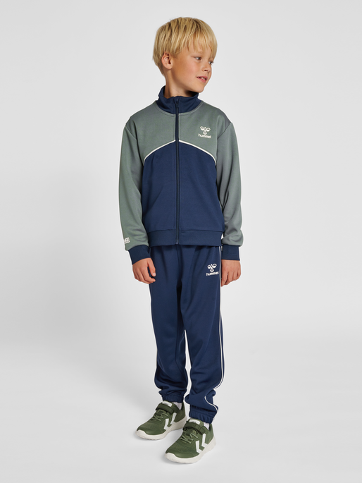 hmlLUBAGO TRACKSUIT, LAUREL WREATH, model