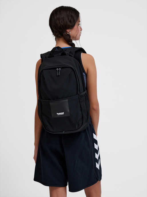 hmlBACKBACK SPORTSWEAR, BLACK, model