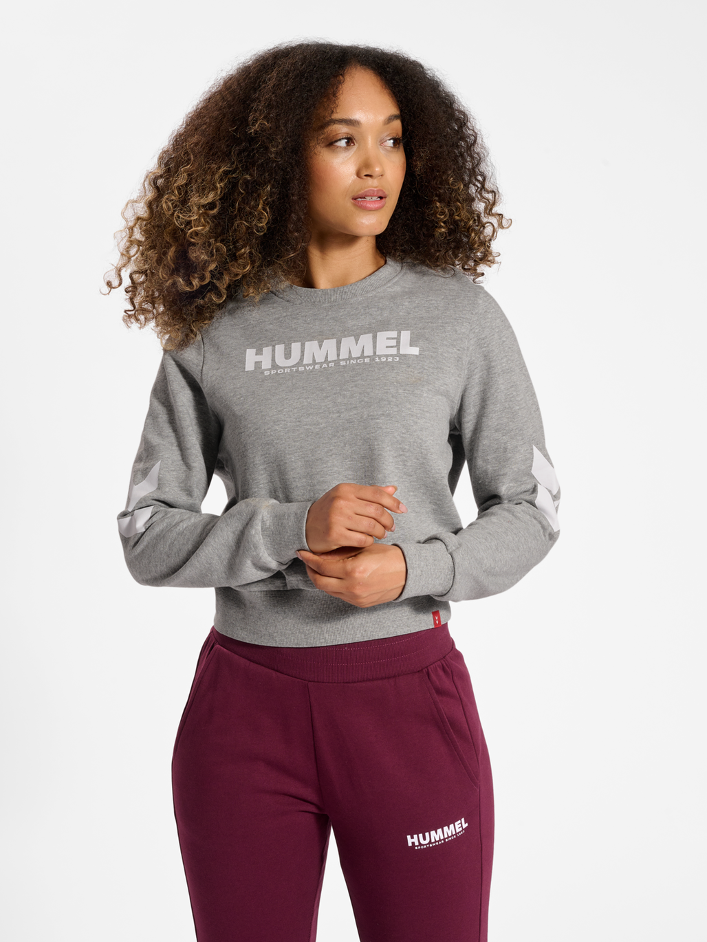 hmlLEGACY WOMAN SWEATSHIRT, GREY MELANGE, model