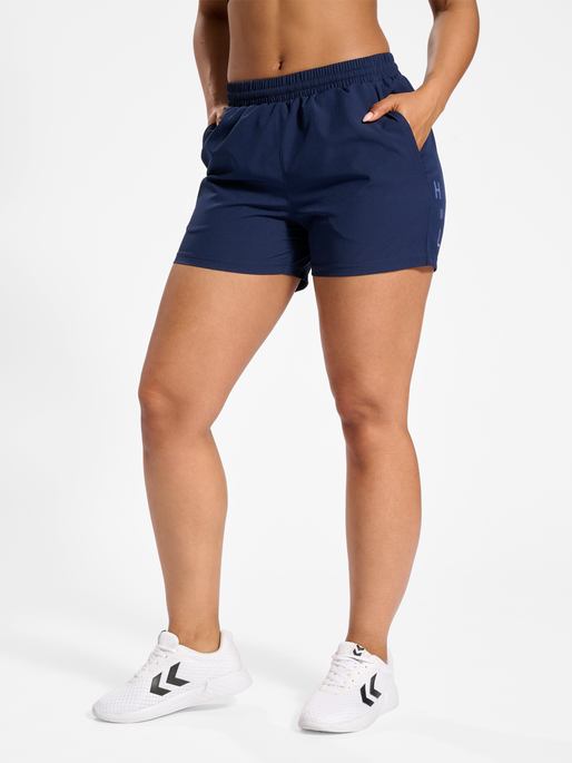 hmlCOURT WOVEN SHORTS WOMAN, MARINE, model