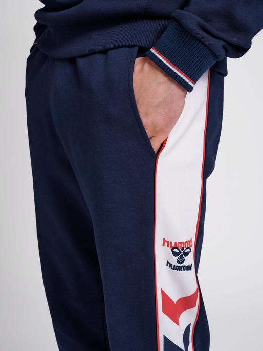 Reebok retro joggers cheap in navy bq5413