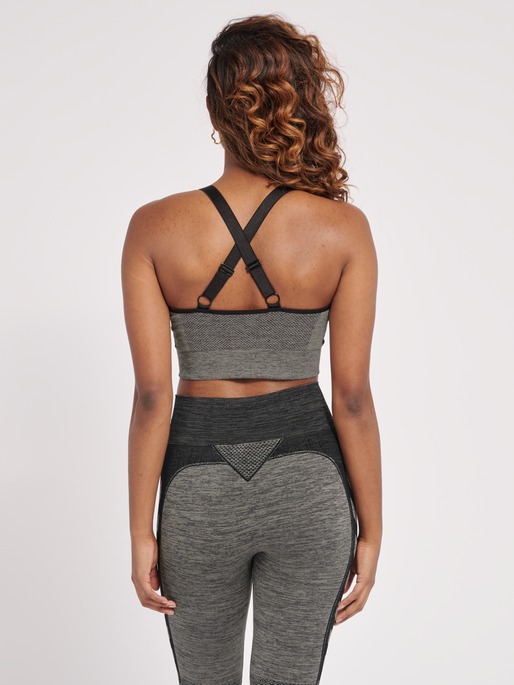 hmlCLEA SEAMLESS SPORTS TOP, CHATEAU GRAY, model