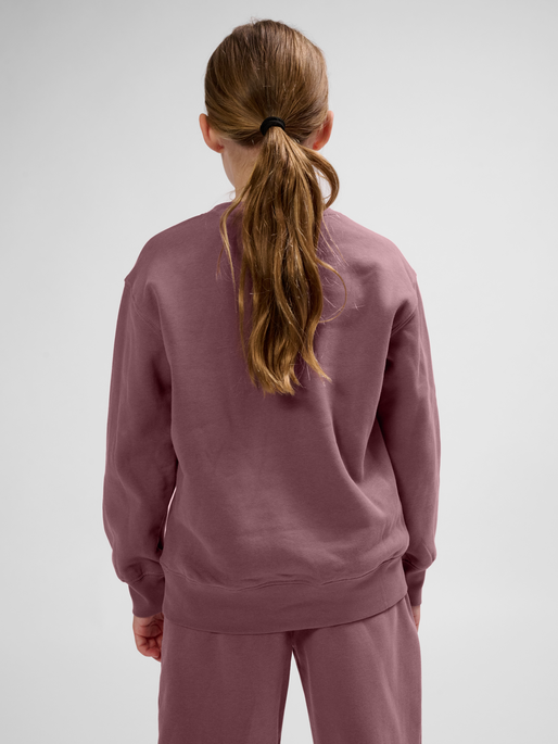 hmlCLEAN SWEATSHIRT, ROSE TAUPE, model