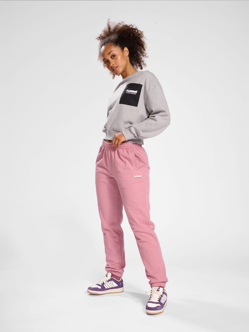 hmlLGC SHAI REGULAR PANTS, NOSTALGIA ROSE, model