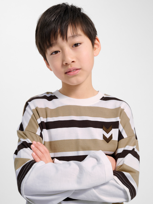 hmlJR SILLY T-SHIRT L/S, SILVER MINK, model