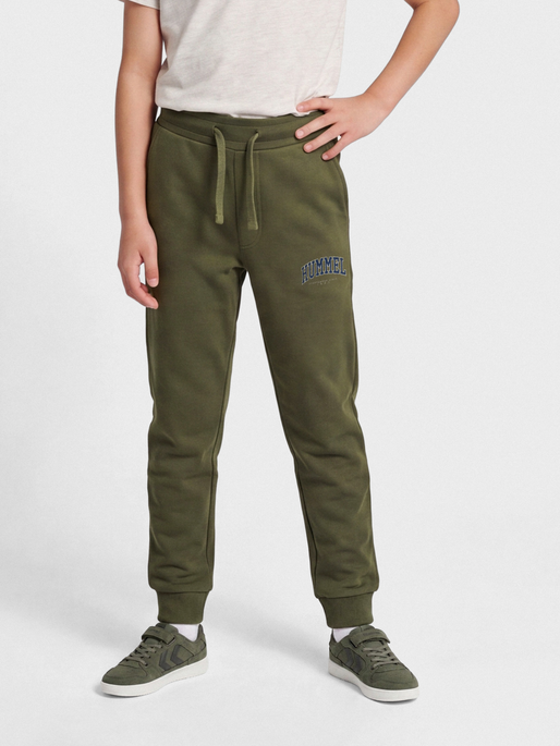hmlFAST PANTS, KALAMATA, model
