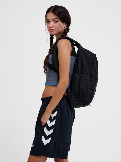 hmlBACKBACK SPORTSWEAR, BLACK, model