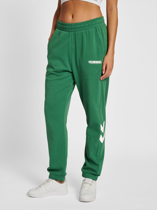 hmlLEGACY REGULAR PANTS, FOLIAGE GREEN, model