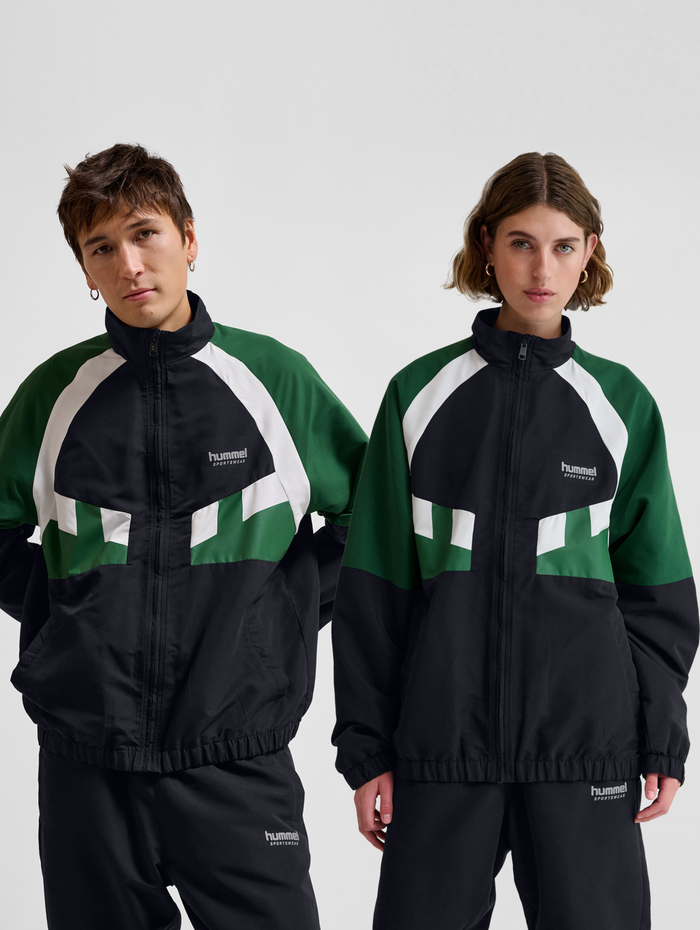 hmlTRACKSUIT JACKET SPORTSWEAR, BLACK, model