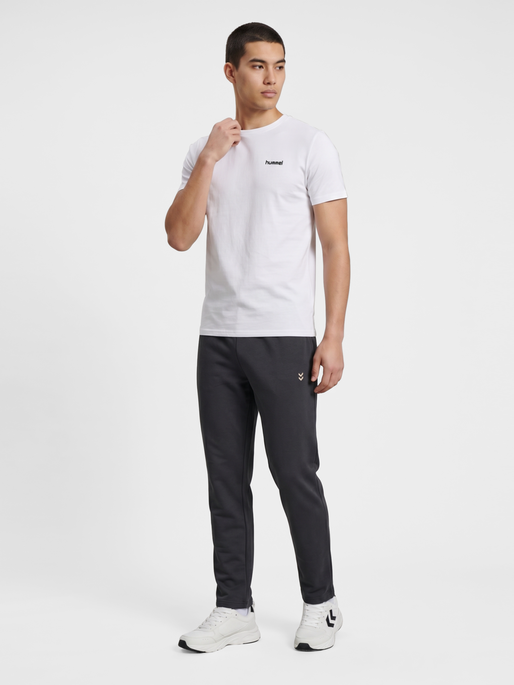 hmlPULSE GRAPHIC T-SHIRT S/S, WHITE, model