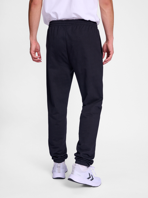 hmlGO 2.0 SWEATPANTS, BLACK, model