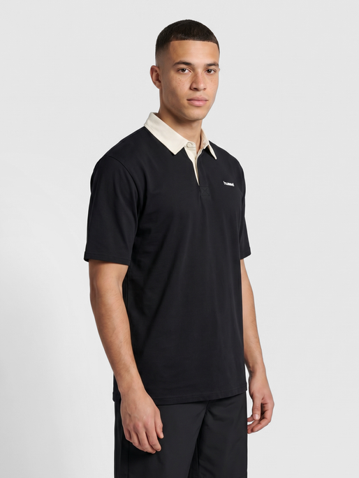 hmlI-D POLO S/S, BLACK, model