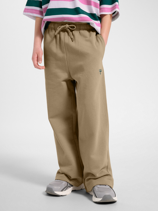 hmlJR JUMP BOXY SWEATPANTS, SILVER MINK, model