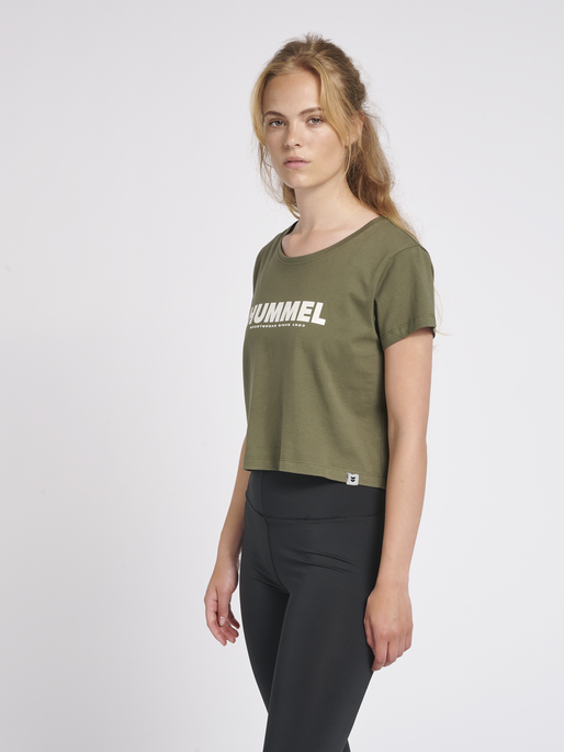 hmlLEGACY WOMAN CROPPED T-SHIRT, BEETLE, model