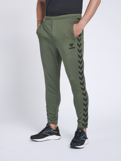 hmlNATHAN 2.0 TAPERED PANTS, BEETLE, model