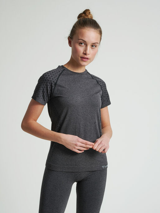hmlCI SEAMLESS T-SHIRT, BLACK MELANGE, model