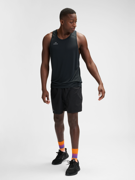 nwlBEAT SINGLET, BLACK, model