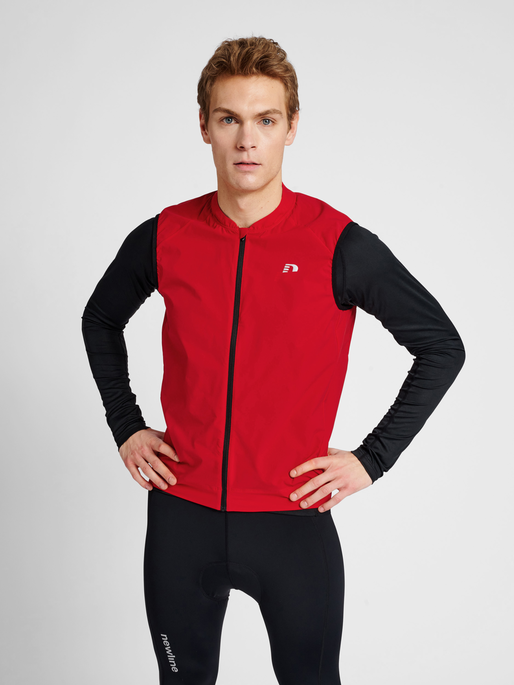 MENS CORE BIKE GILET, TANGO RED, model