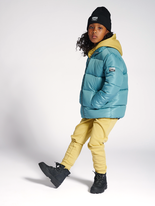 Overhead puffer jacket shop