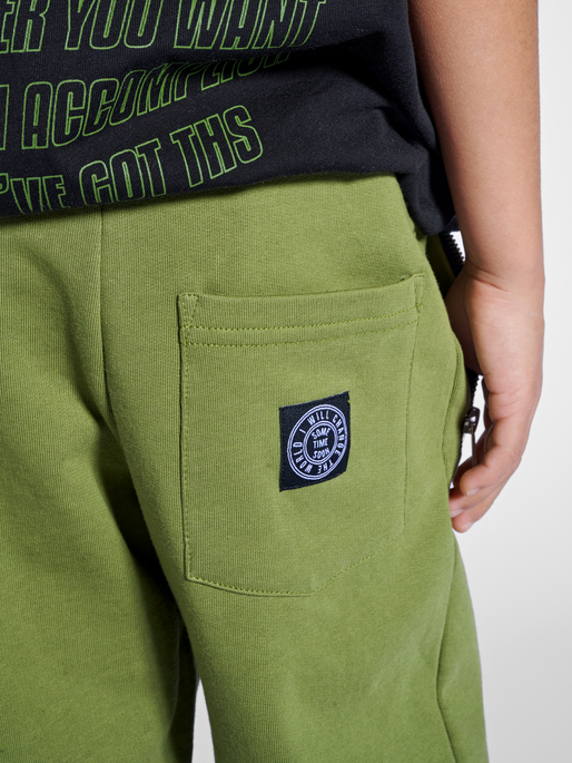 stmANTON PANTS, OLIVE BRANCH, model