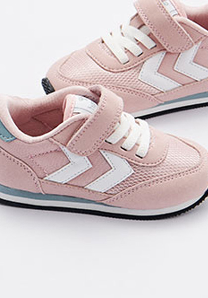 baby's first pair of walking shoes