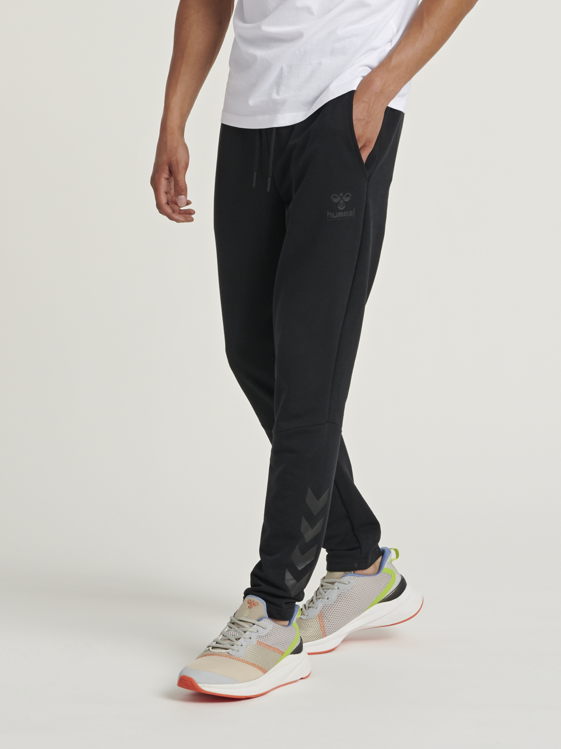 ISAM TAPERED PANTS - BLACK hummel.net