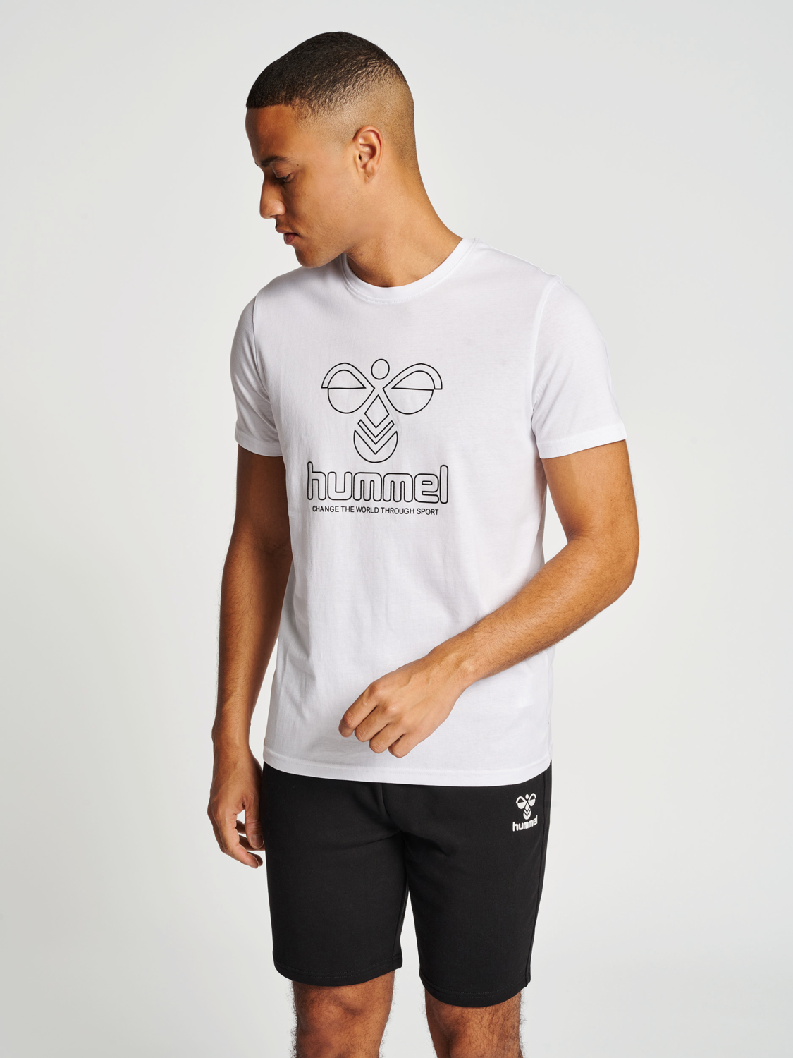 - WHITE hummel ICONS GRAPHIC T-SHIRT