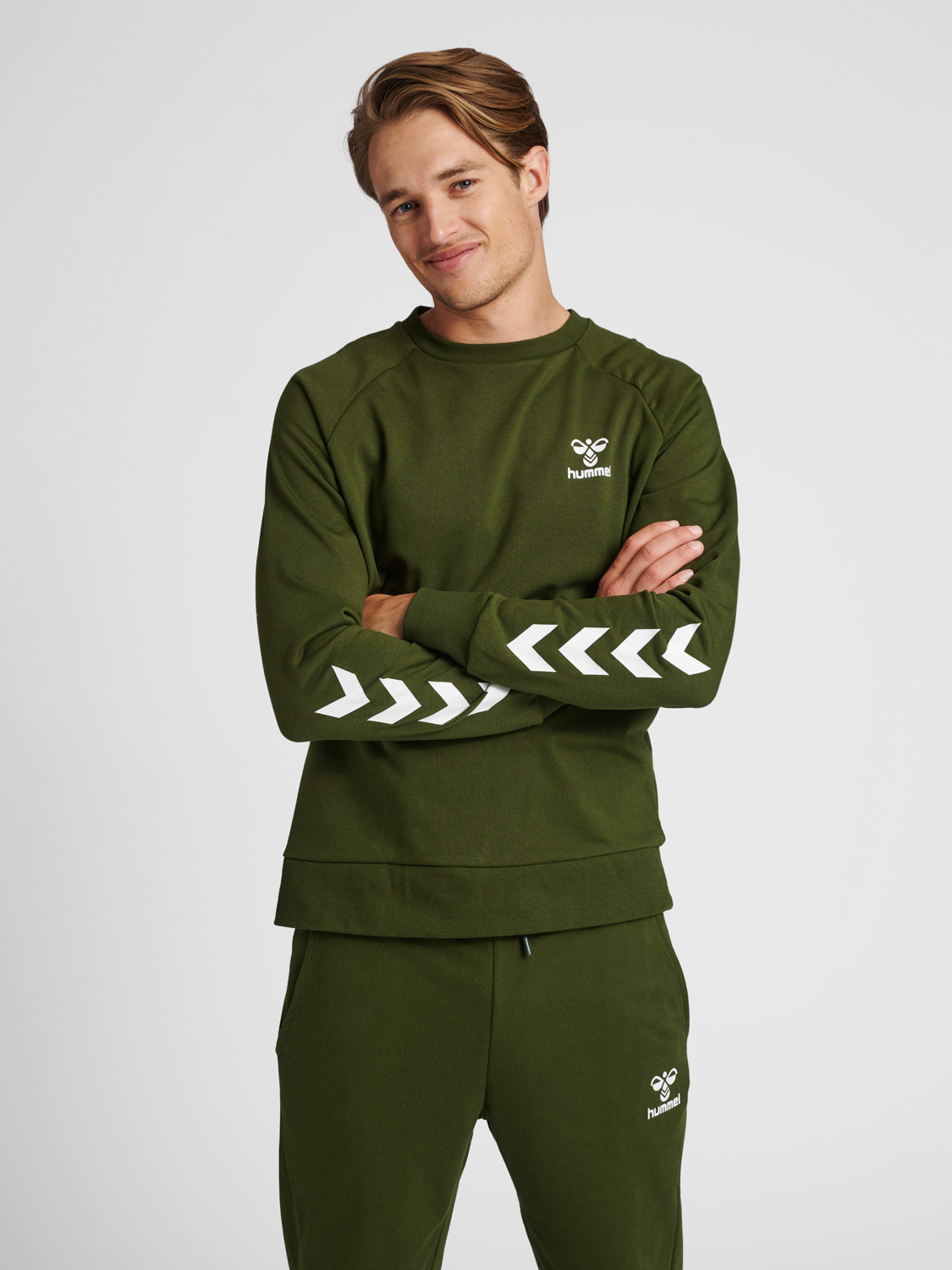 hummel ISAM 2.0 SWEATSHIRT RIFLE GREEN hummel