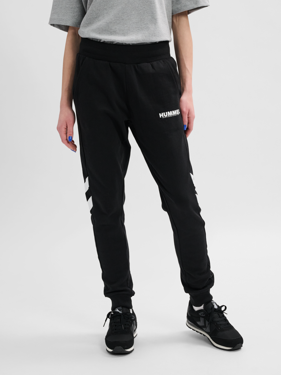 hummel LEGACY WOMAN TAPERED PANTS | hummel.net